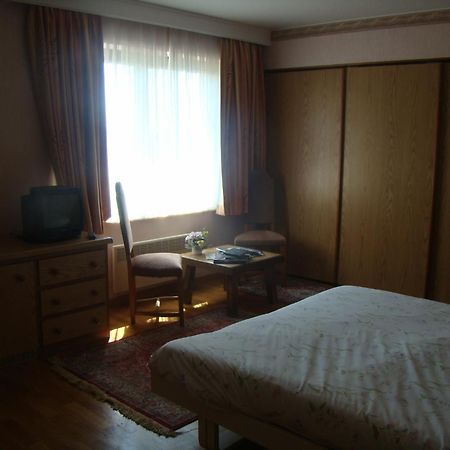 Hotel Restaurant N 4 Martelange Zewnętrze zdjęcie
