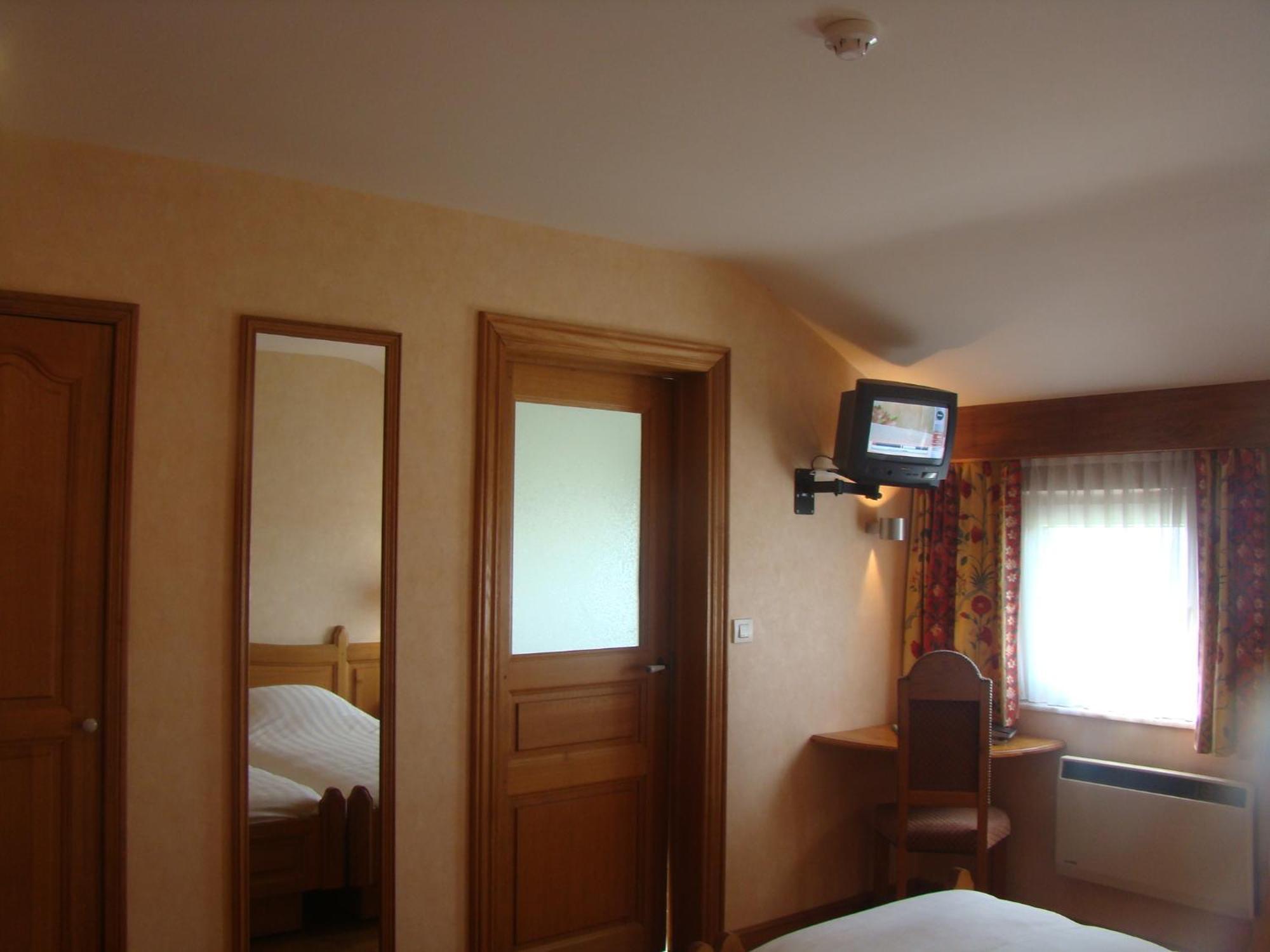 Hotel Restaurant N 4 Martelange Zewnętrze zdjęcie